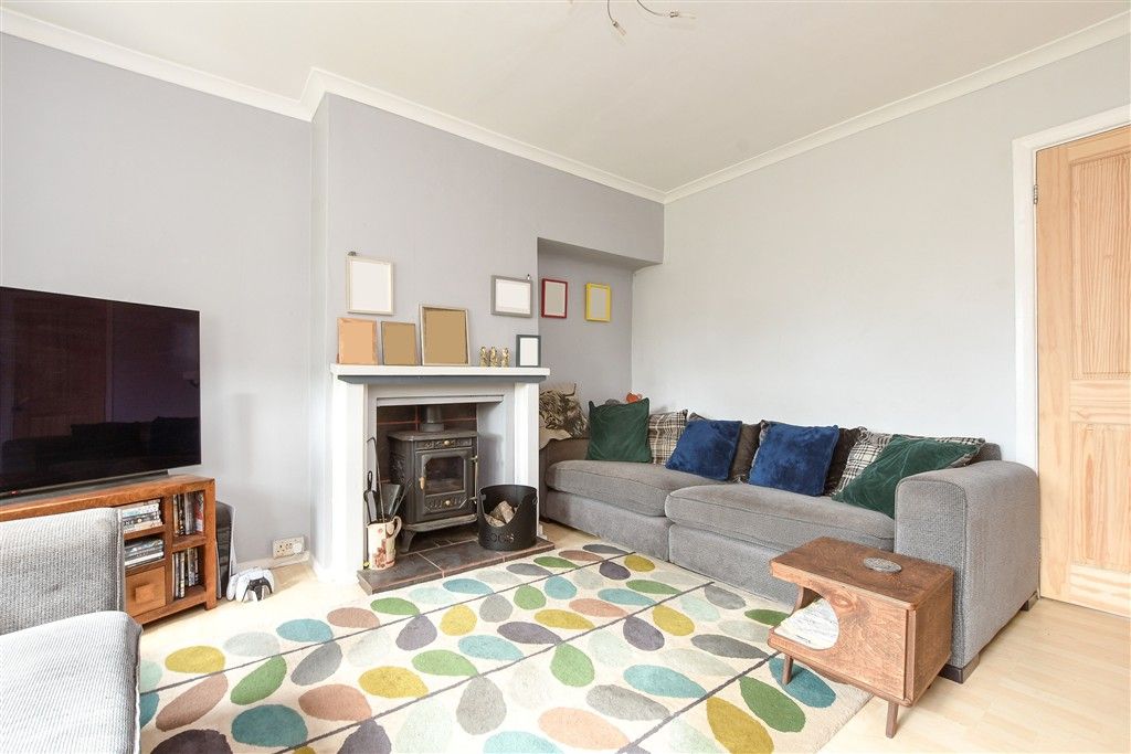 Property photo 3 of 17 Lounge