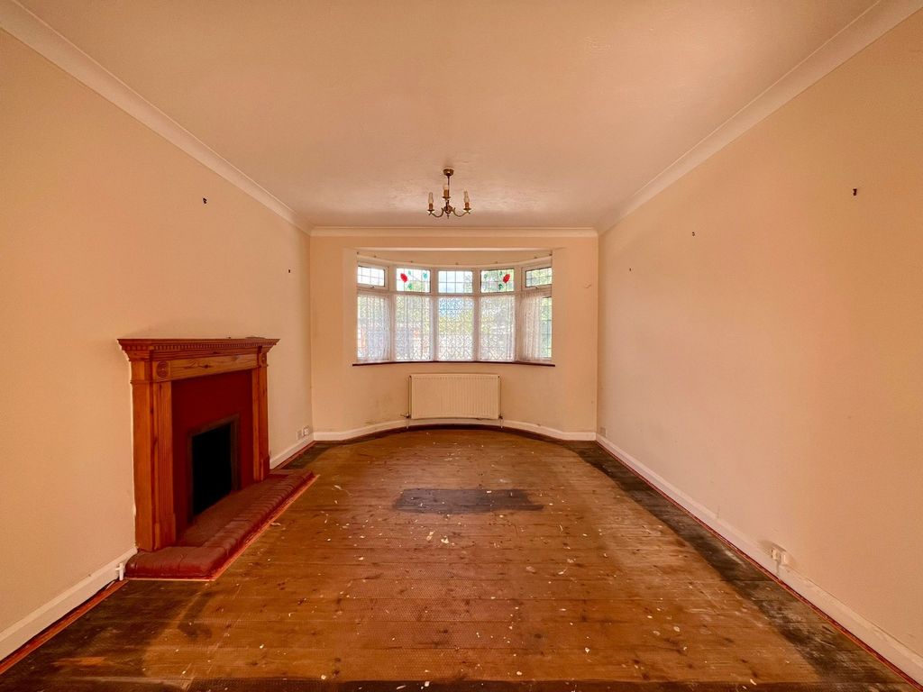 Property photo 3 of 12 4025772