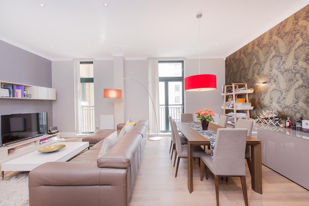 Property photo 1 of 20 Living Room