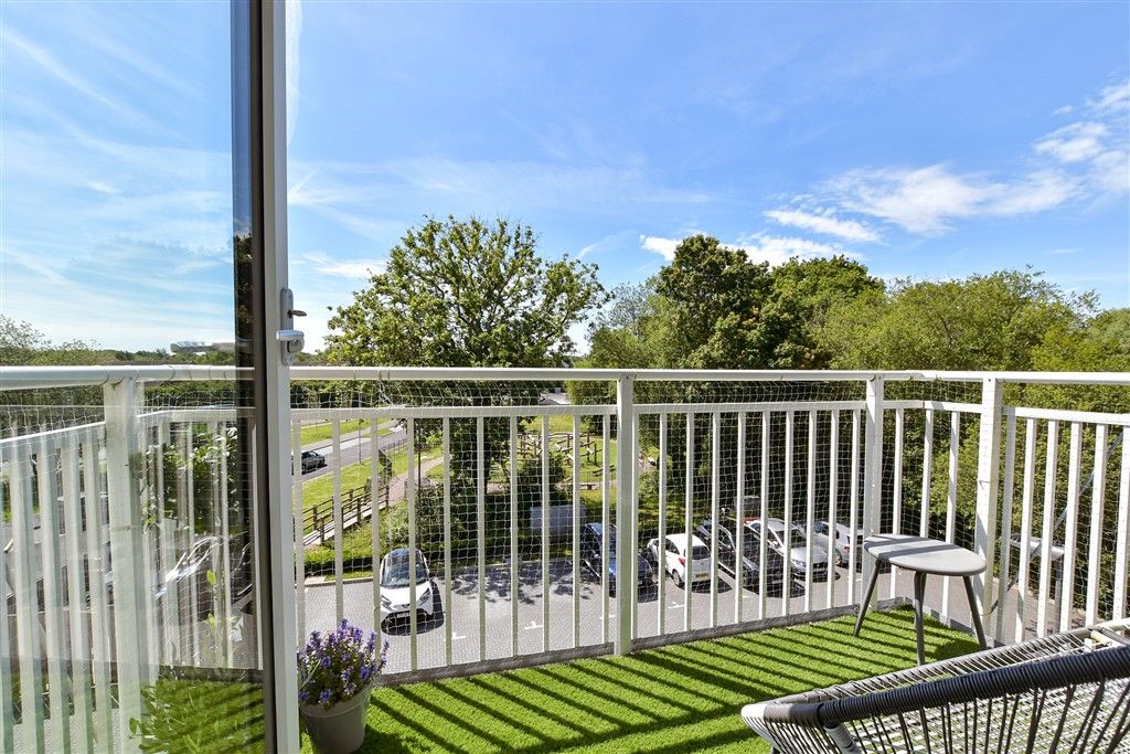 Property photo 2 of 10 Balcony