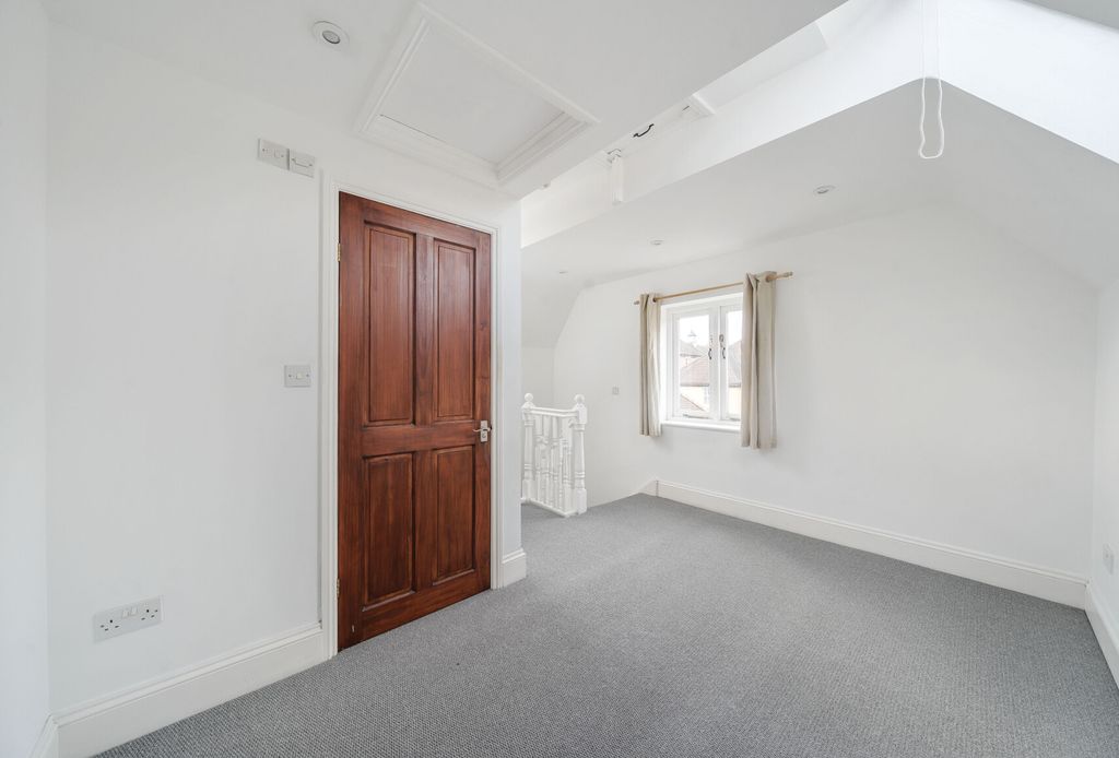 Property photo 3 of 10 1389173-4-693Fe23...