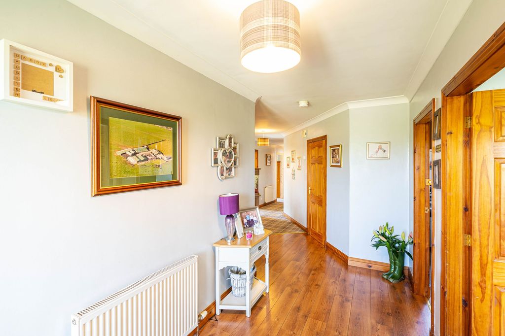 Property photo 3 of 32