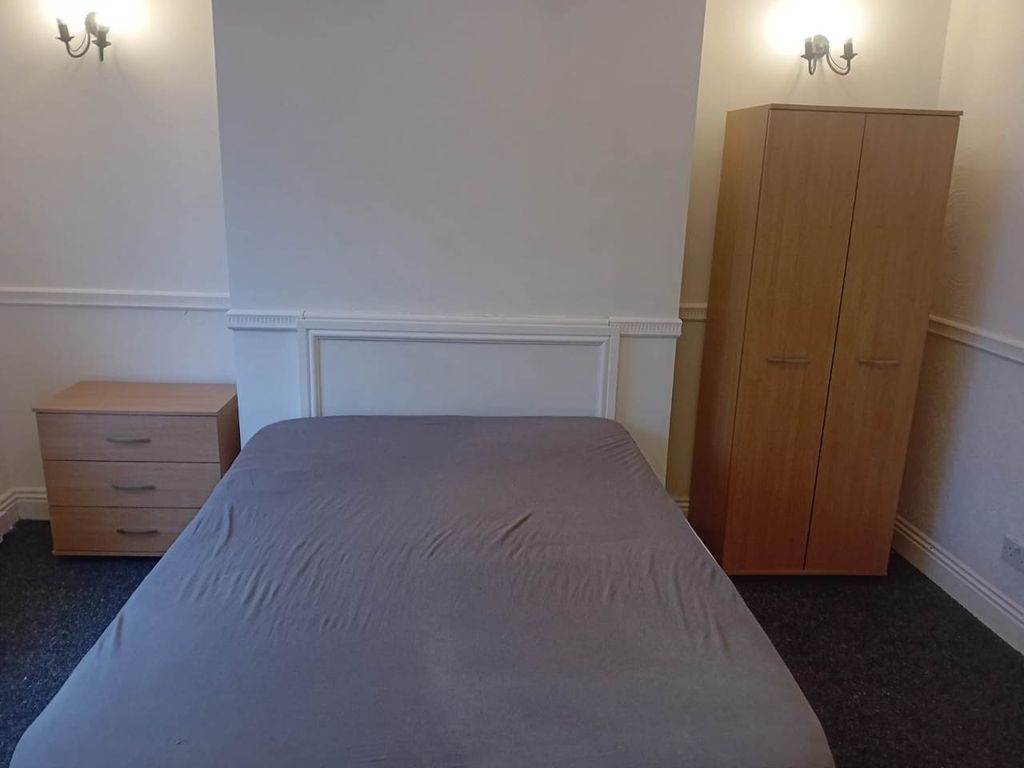 Property photo 2 of 5 Room 1 119 Wath Road
