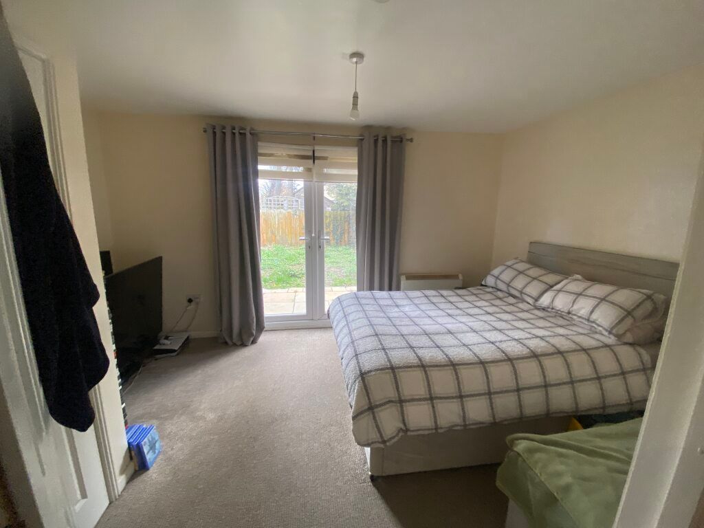 Property photo 2 of 5 Bedroom