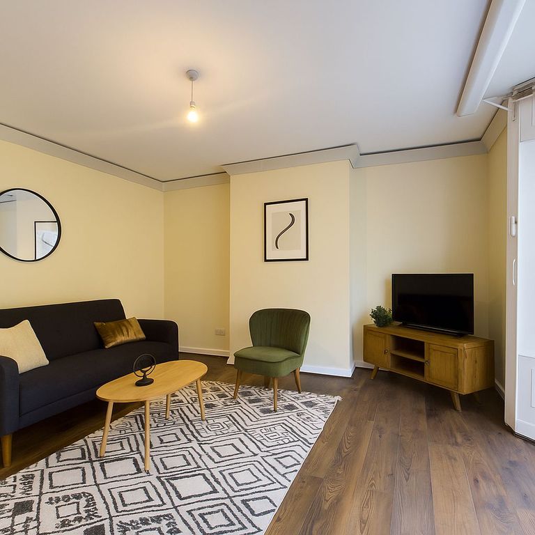 Property photo 1 of 5 Stourbridge, Dy9