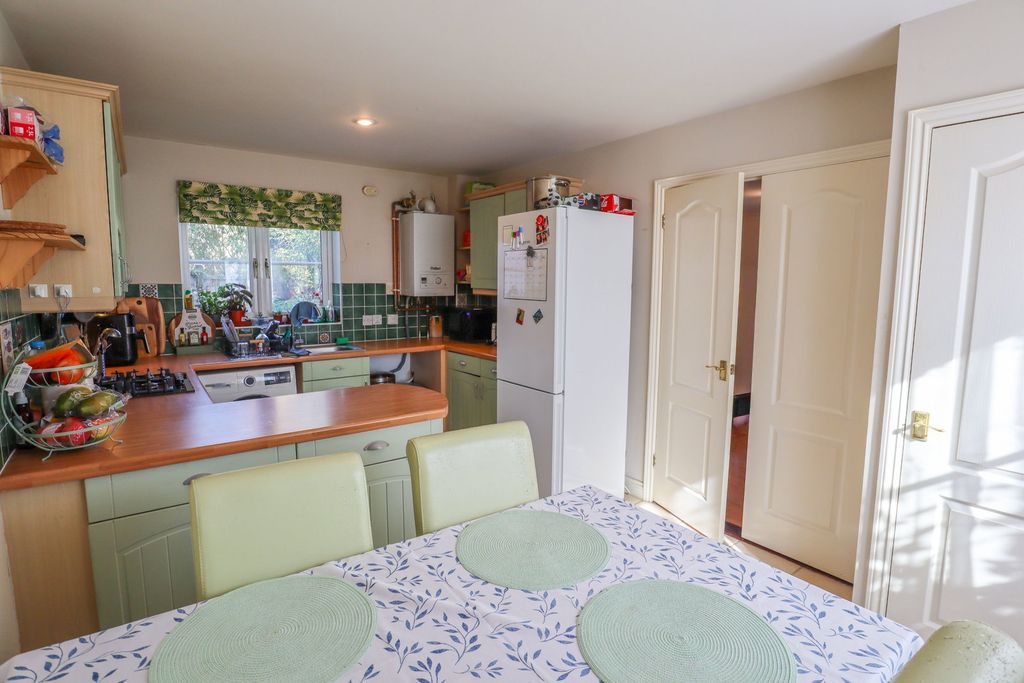 Property photo 2 of 16