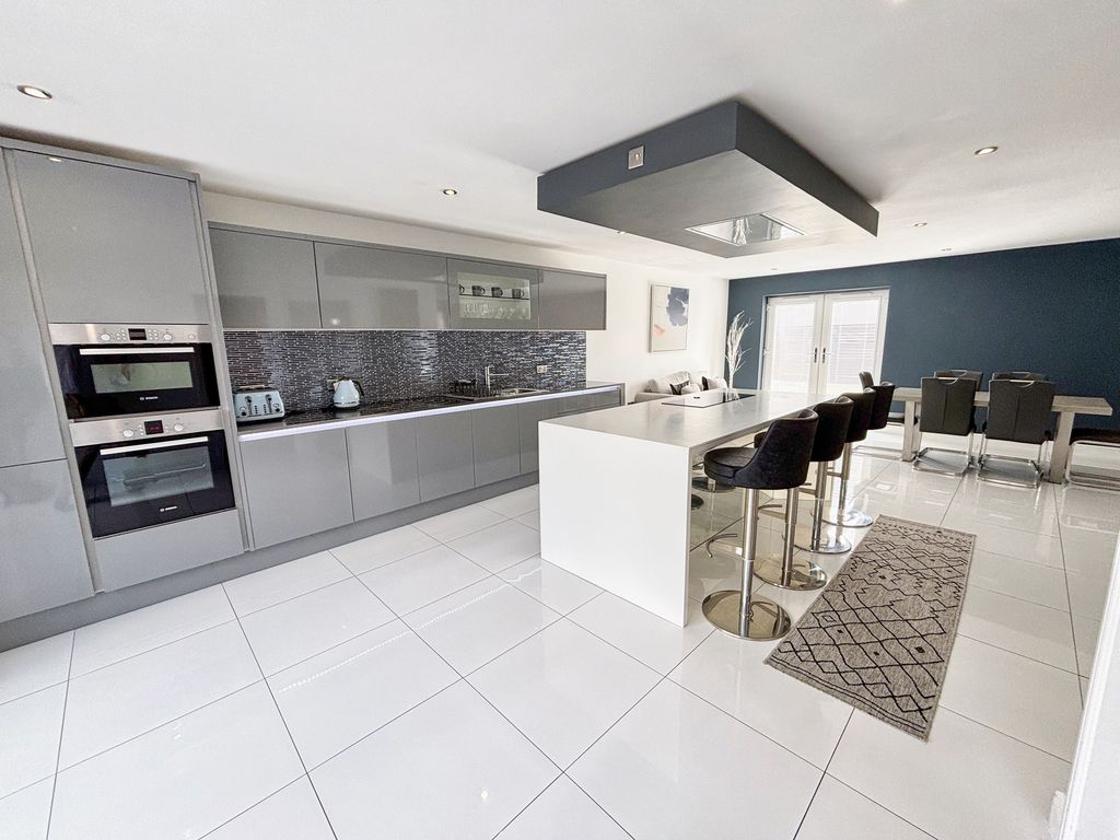 Property photo 3 of 37