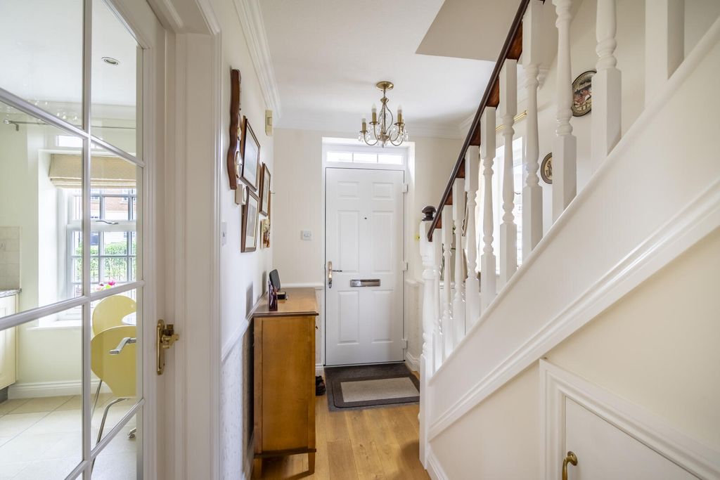 Property photo 2 of 19 Hallway