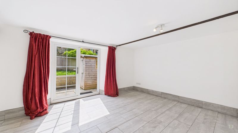 Property photo 3 of 10 Photo 9