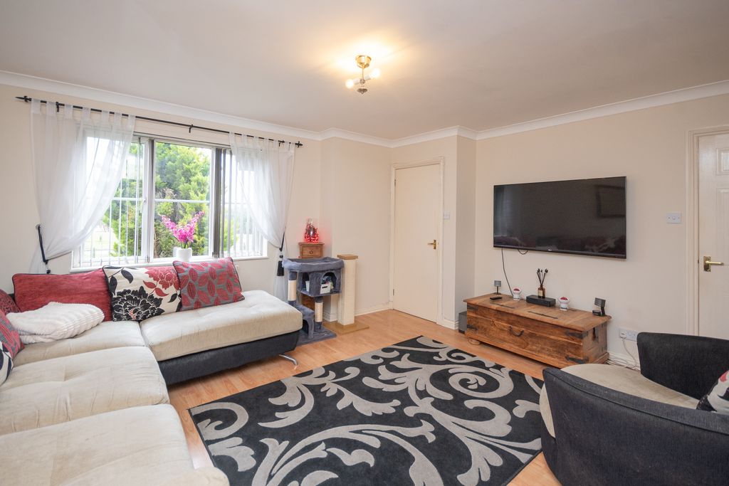 Property photo 3 of 15 Lounge