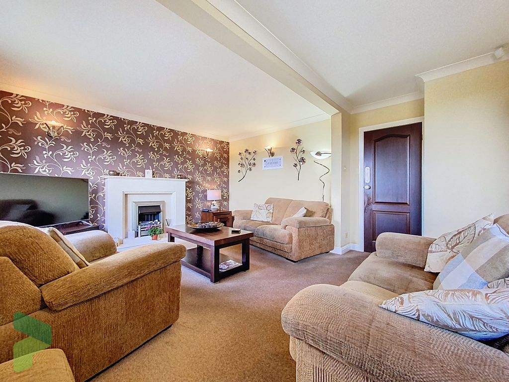 Property photo 3 of 39 Lounge