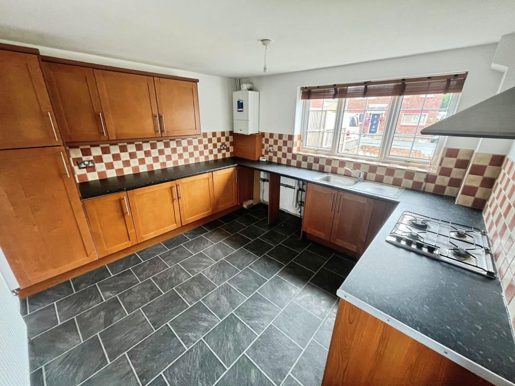 Property photo 2 of 11 Bdf2Ceb0-Kitchen.Jpg