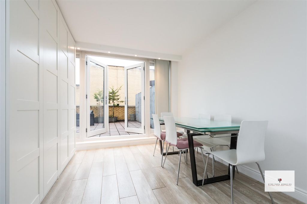 Property photo 2 of 14 The Colonnades 166-010 Hr - Hpa.Jpg