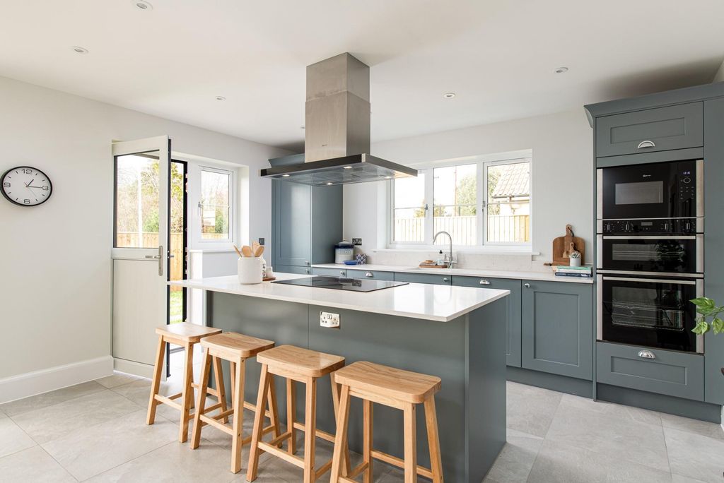 Property photo 3 of 19 Image