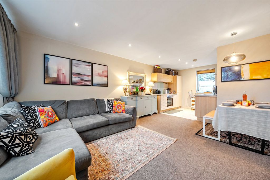 Property photo 3 of 20 Picture No. 11