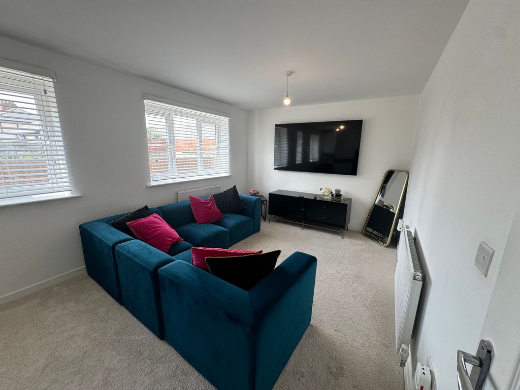 Property photo 2 of 8 Image