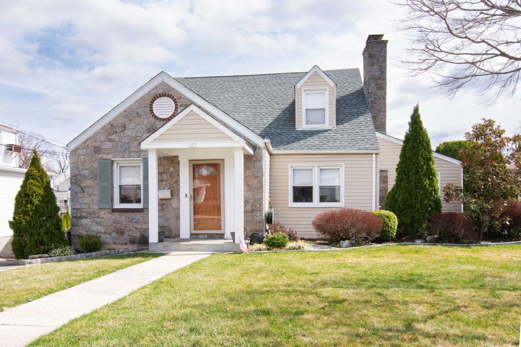 Property photo 1 of 31