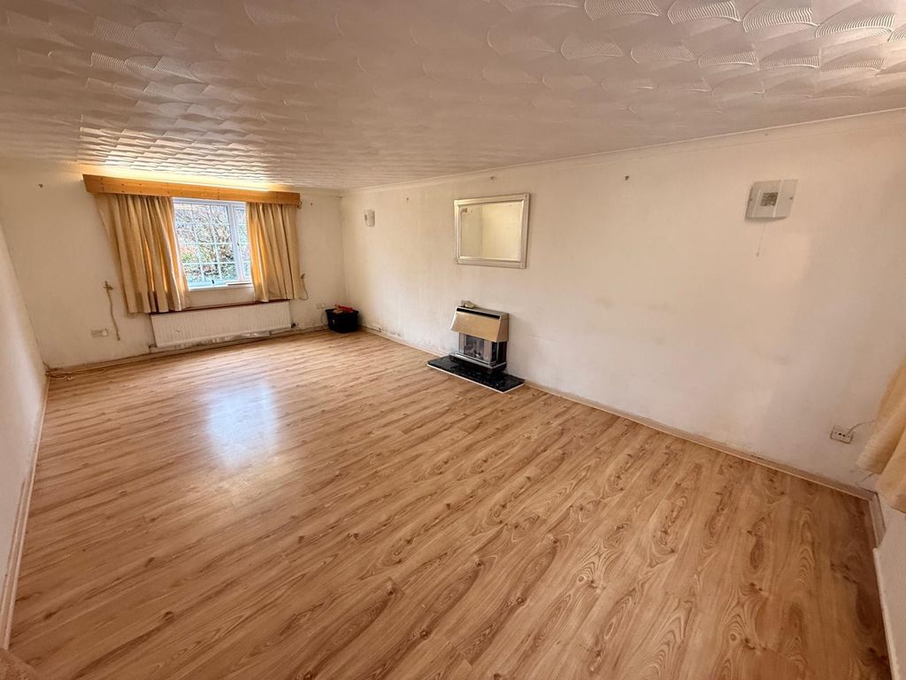 Property photo 2 of 25