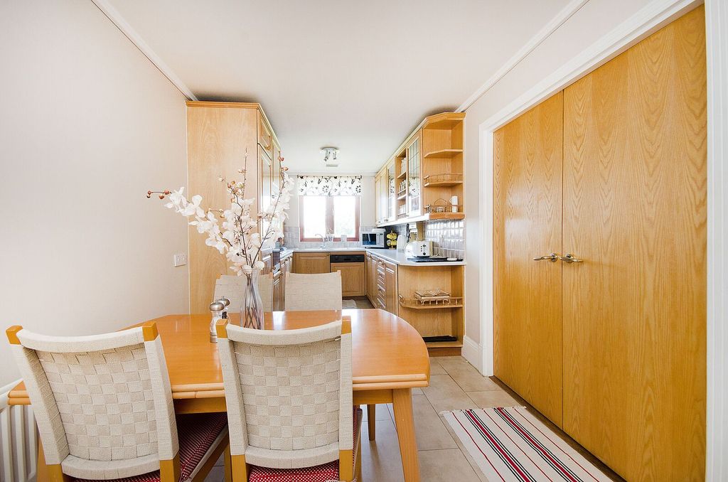 Property photo 3 of 51