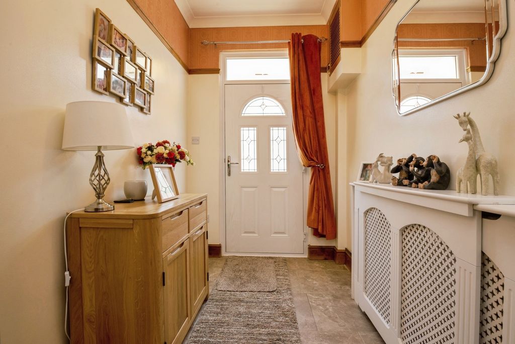 Property photo 3 of 14 Entrance