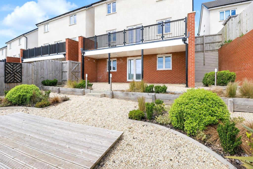 Property photo 3 of 18 3 - Picture No. 08