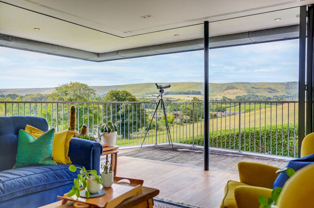 Property photo 3 of 36