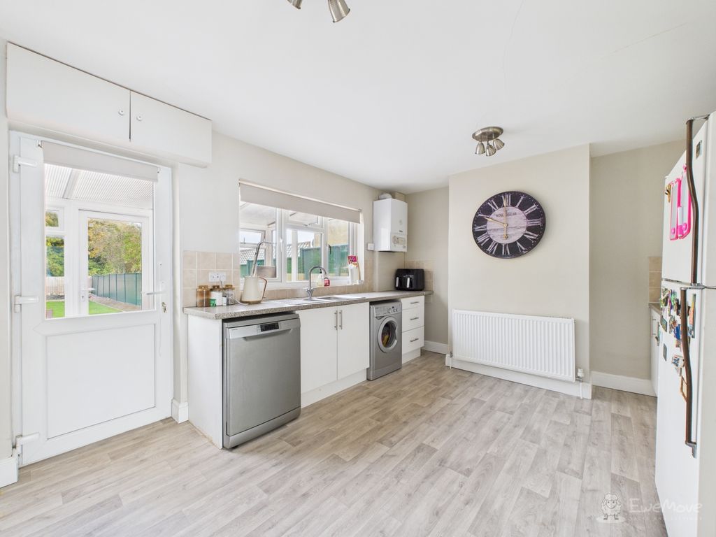 Property photo 1 of 19 Kitchen Diner- Mark Stephens Ewemove Newmarket And
