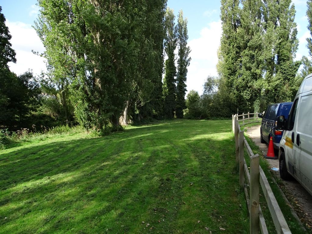 Property photo 2 of 8
