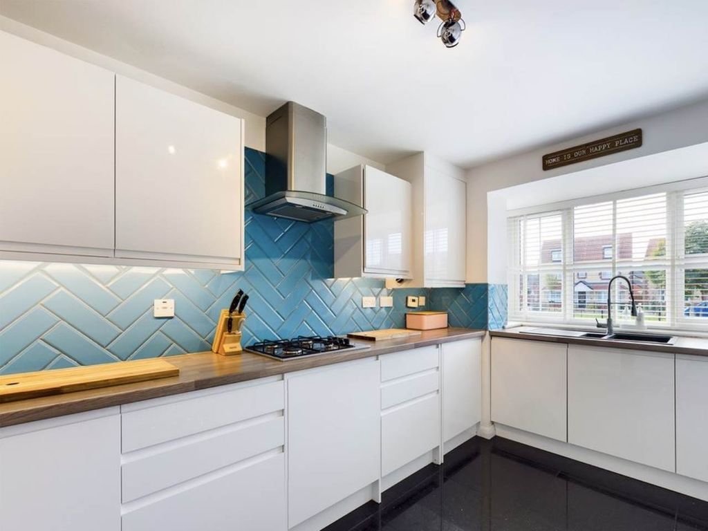 Property photo 3 of 14 Kitchen