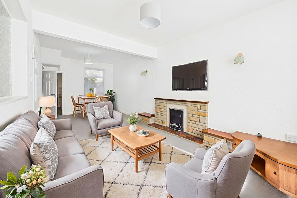 Property photo 3 of 17 3742168