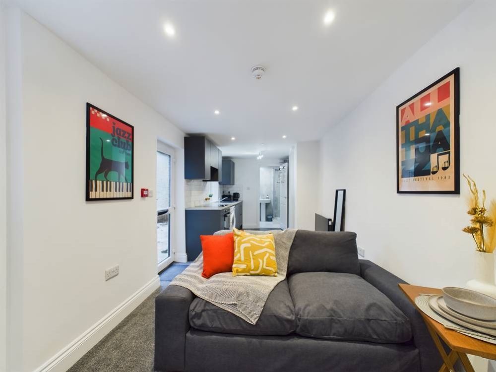 Property photo 3 of 7 Cam01740G0-Pr0326-Still016-Thumbnail-H750-70