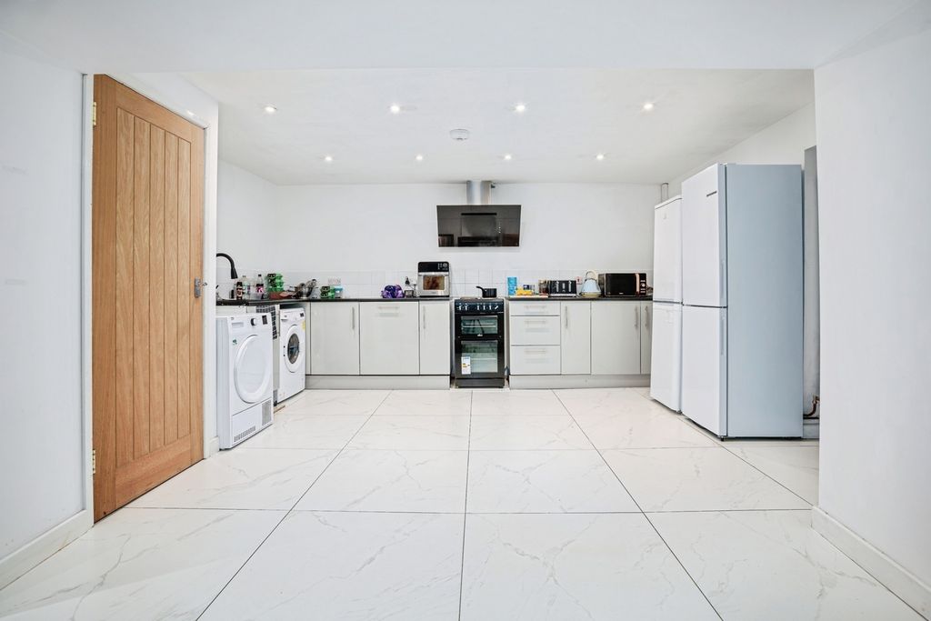 Property photo 2 of 17 Photo