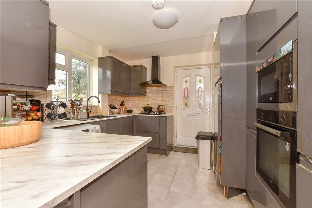Property photo 2 of 11 Kitchen
