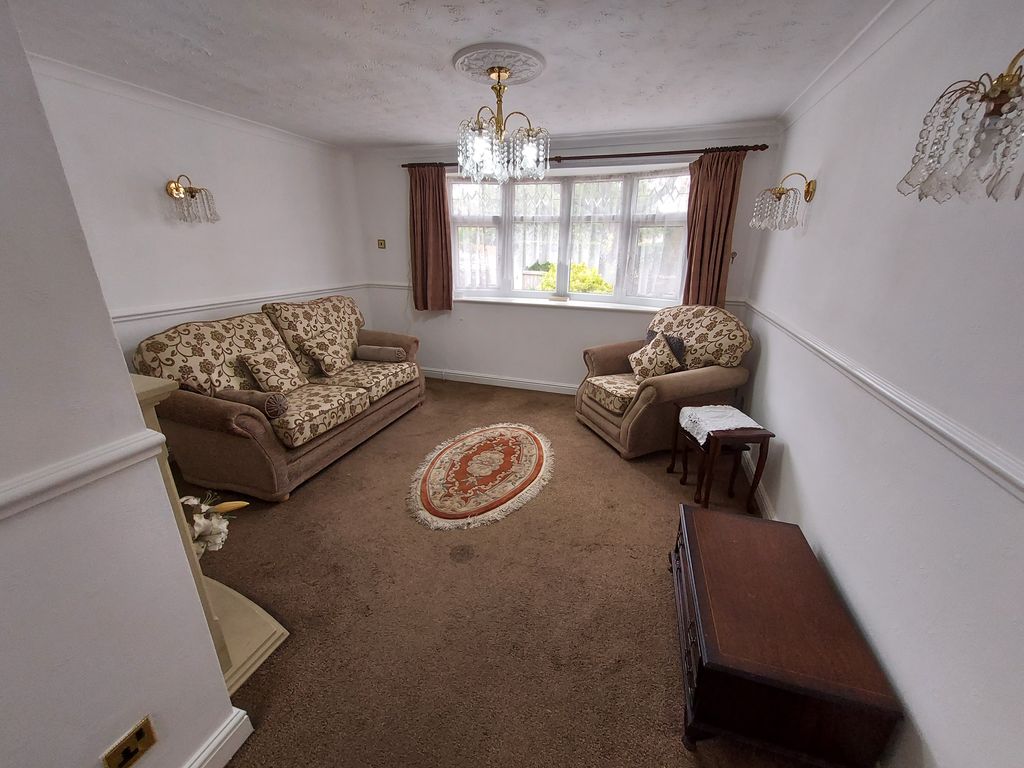 Property photo 2 of 9 Lounge