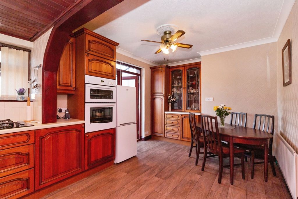 Property photo 3 of 16 Pbox-Img.Jpg