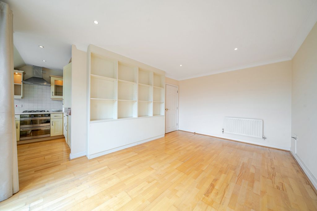 Property photo 3 of 18 1329565-9-687F730...