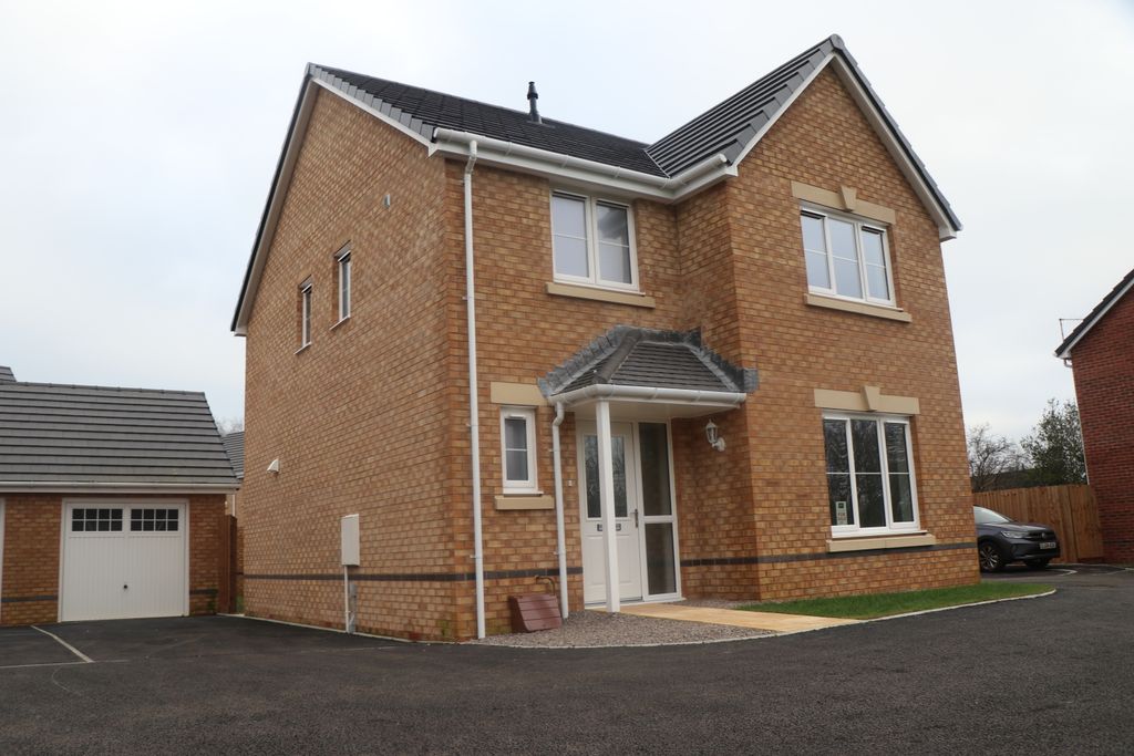 Property photo 3 of 18