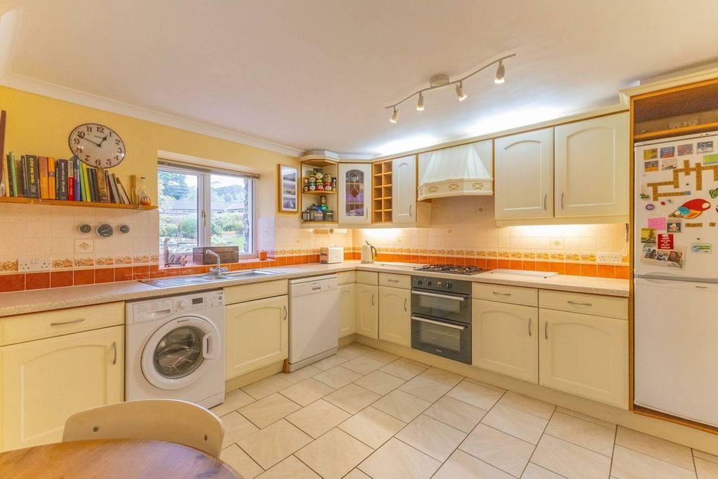 Property photo 3 of 28
