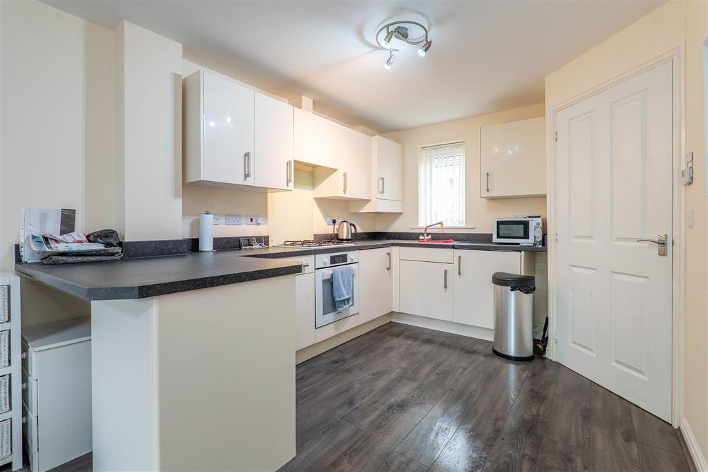 Property photo 3 of 18 Lounge/Kitchen