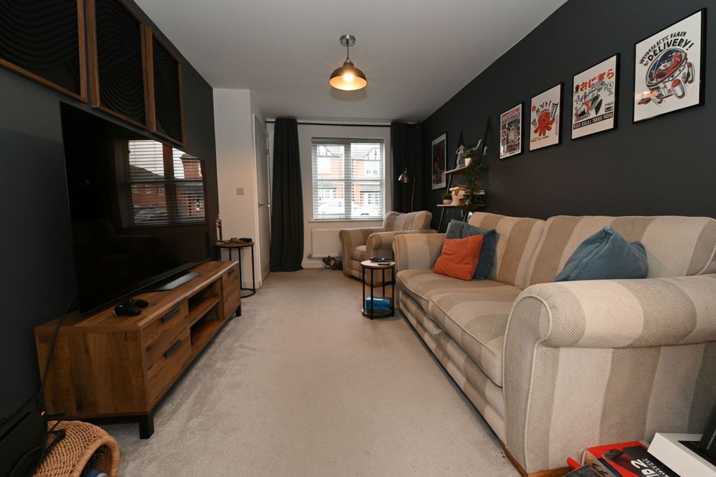 Property photo 2 of 20