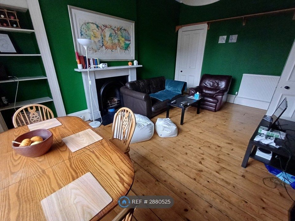 Property photo 1 of 16 Living Room