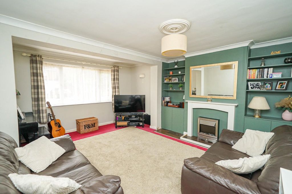 Property photo 2 of 21