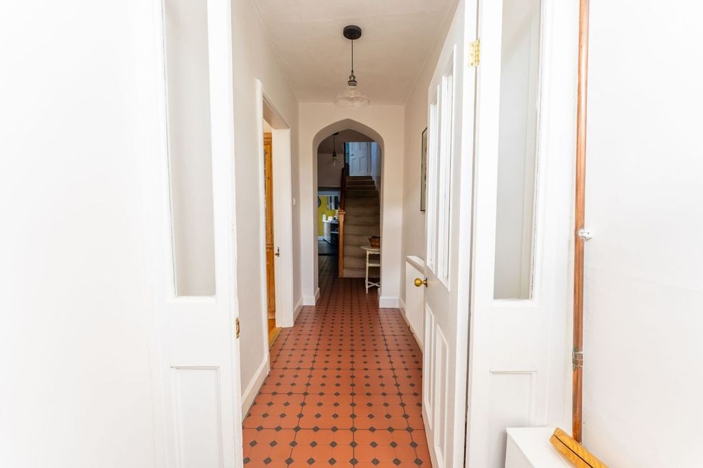 Property photo 2 of 35
