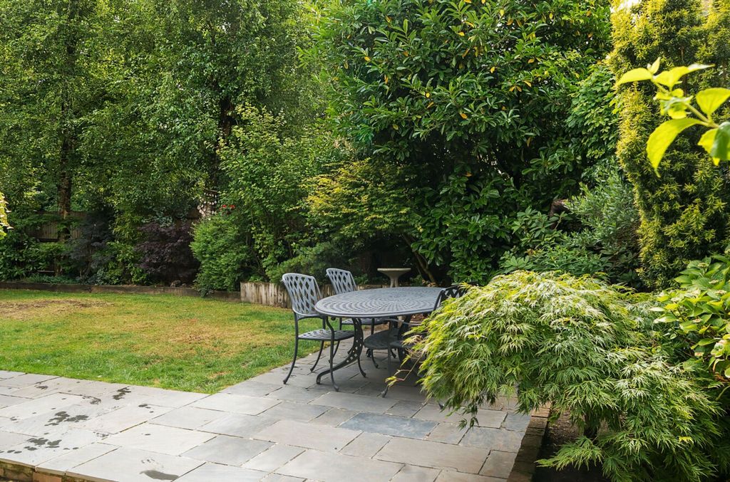 Additional image 28 of 5 bed detached house for saleHoggarth Close, Petersfield GU31