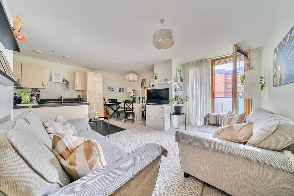 Property photo 2 of 18 1465128-1-6A18373...