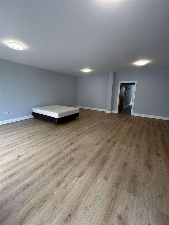 Property photo 2 of 8 1