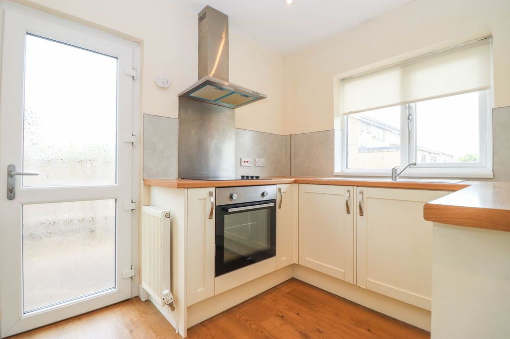 Property photo 3 of 16 Kitchen