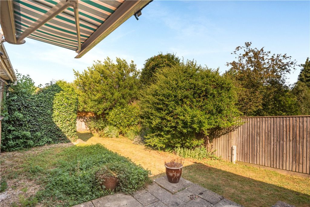 Property photo 2 of 12 Garden
