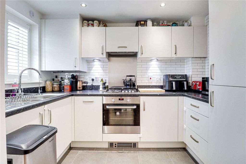 Property photo 3 of 17 Kitchen