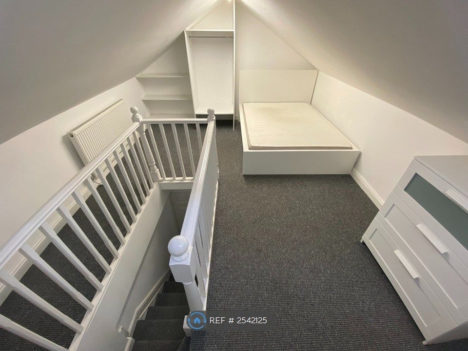 Property photo 1 of 6 Loft Room - Room 5